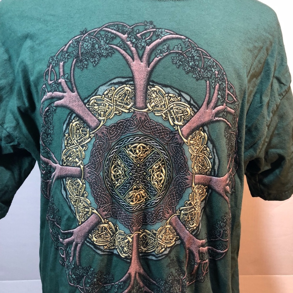 The mountain brand xl shirt Celtic tree green